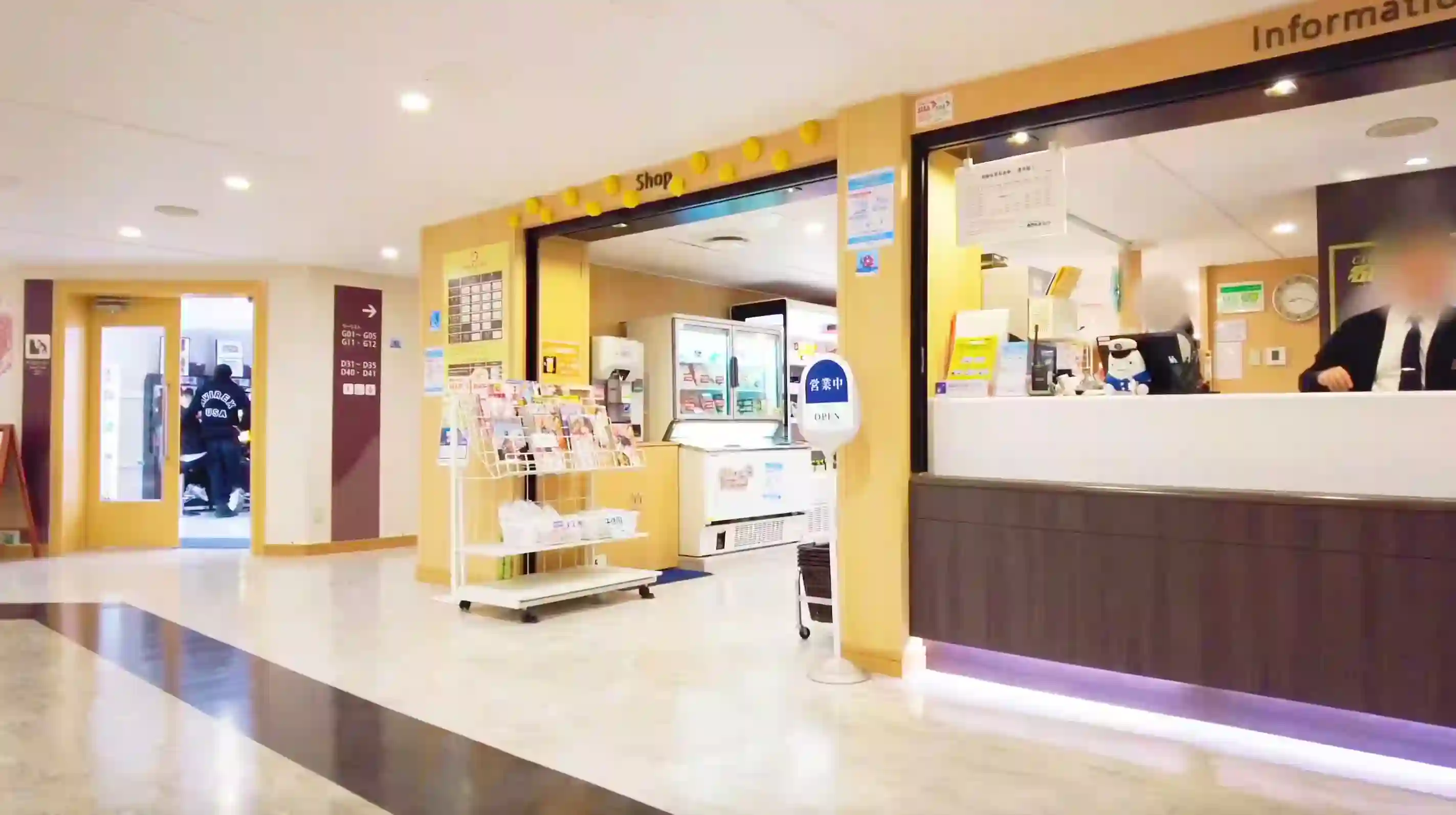 名门大洋渡轮京都船内的咨询处和商店