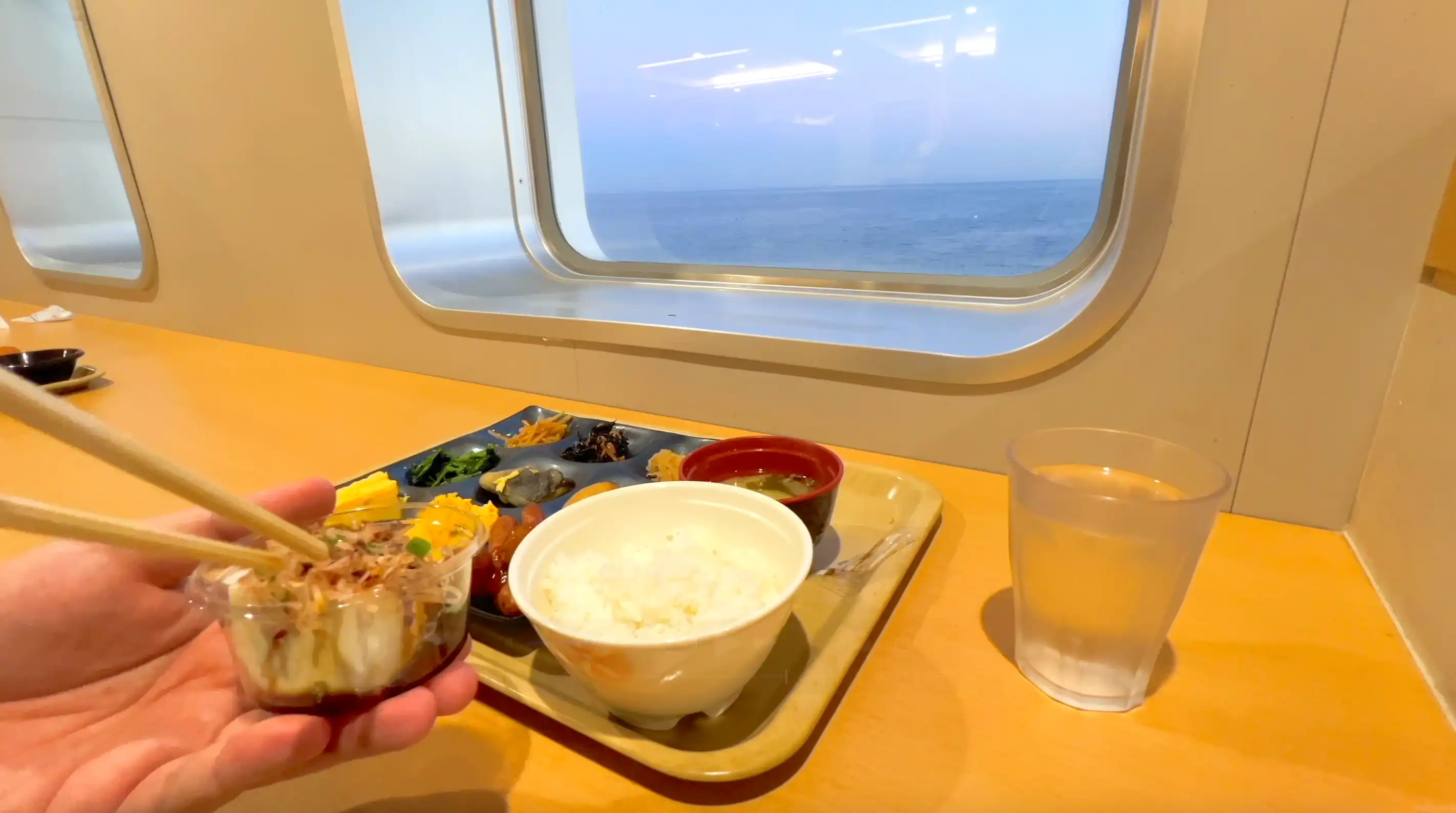 フェリーきょうと船内レストランでの朝食