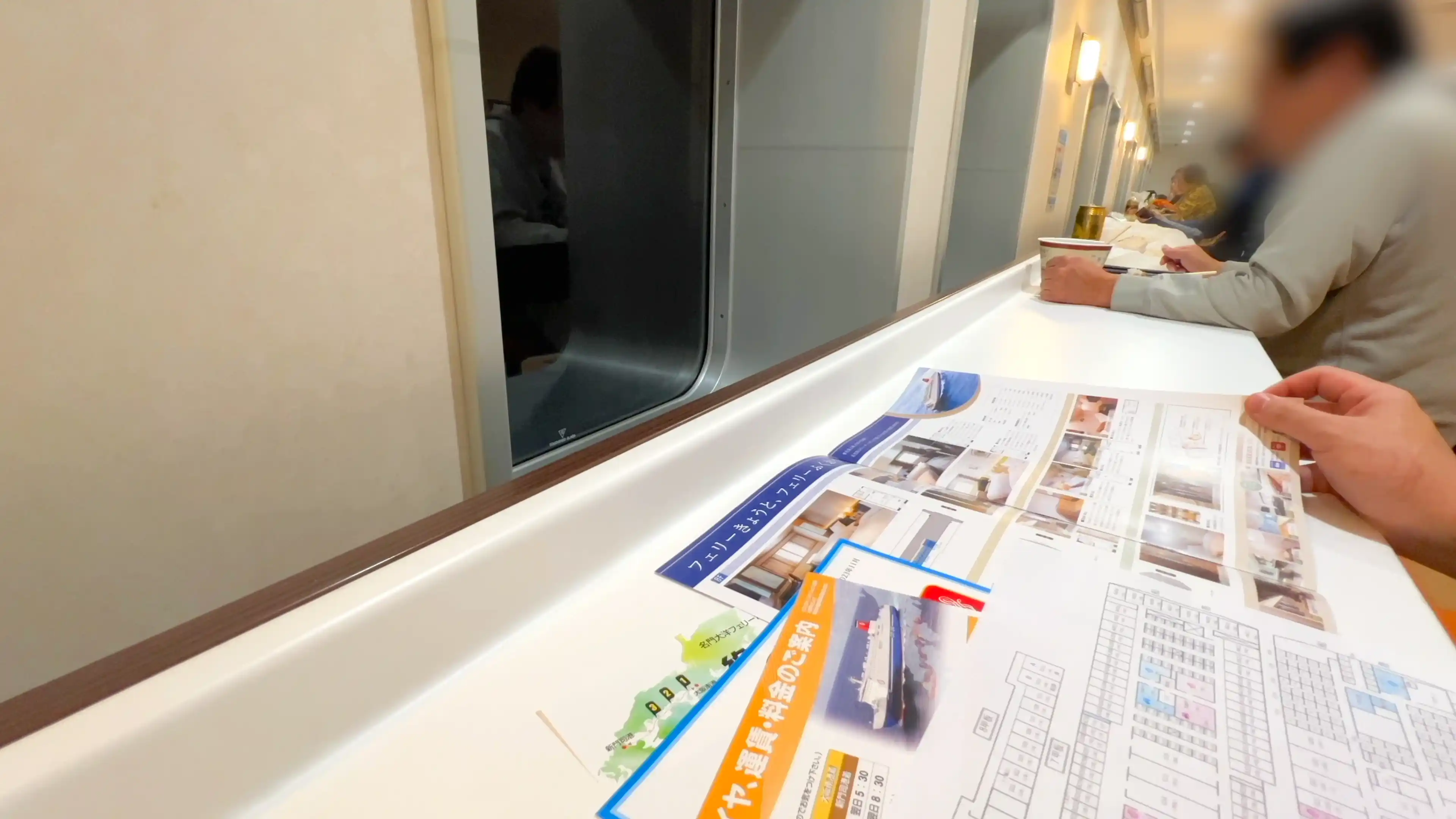 フェリーきょうと船内プロムナード