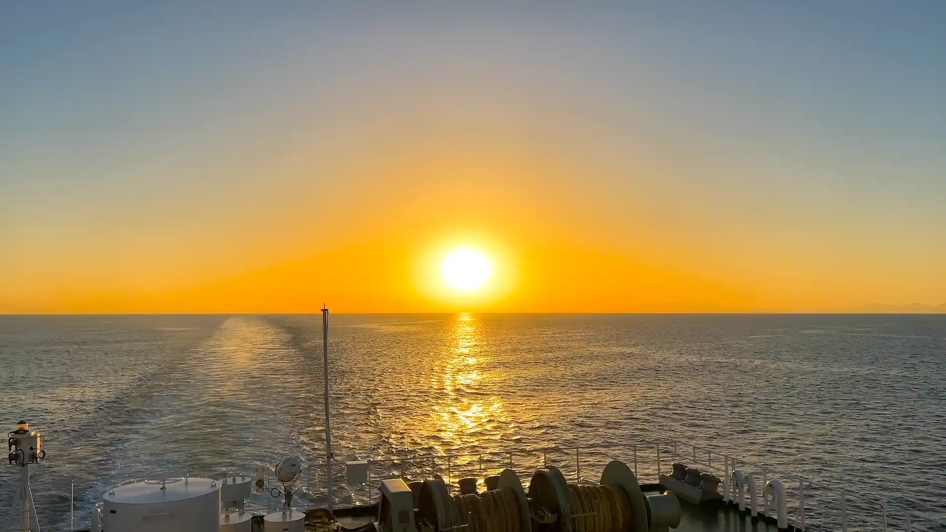 フェリーきょうと展望デッキから見た日の出