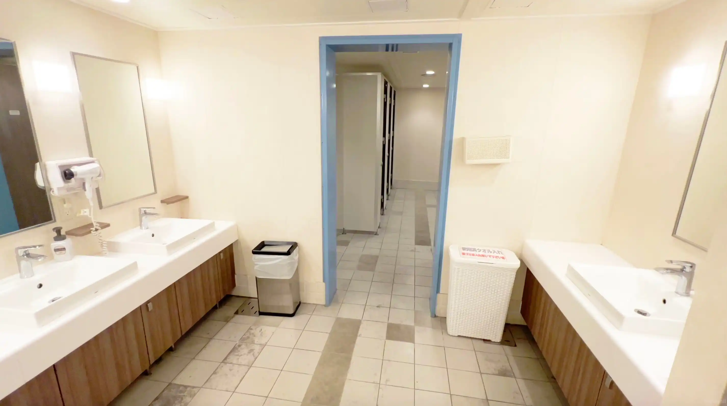 Toilets on the Meimon Taiyo Ferry Kyoto