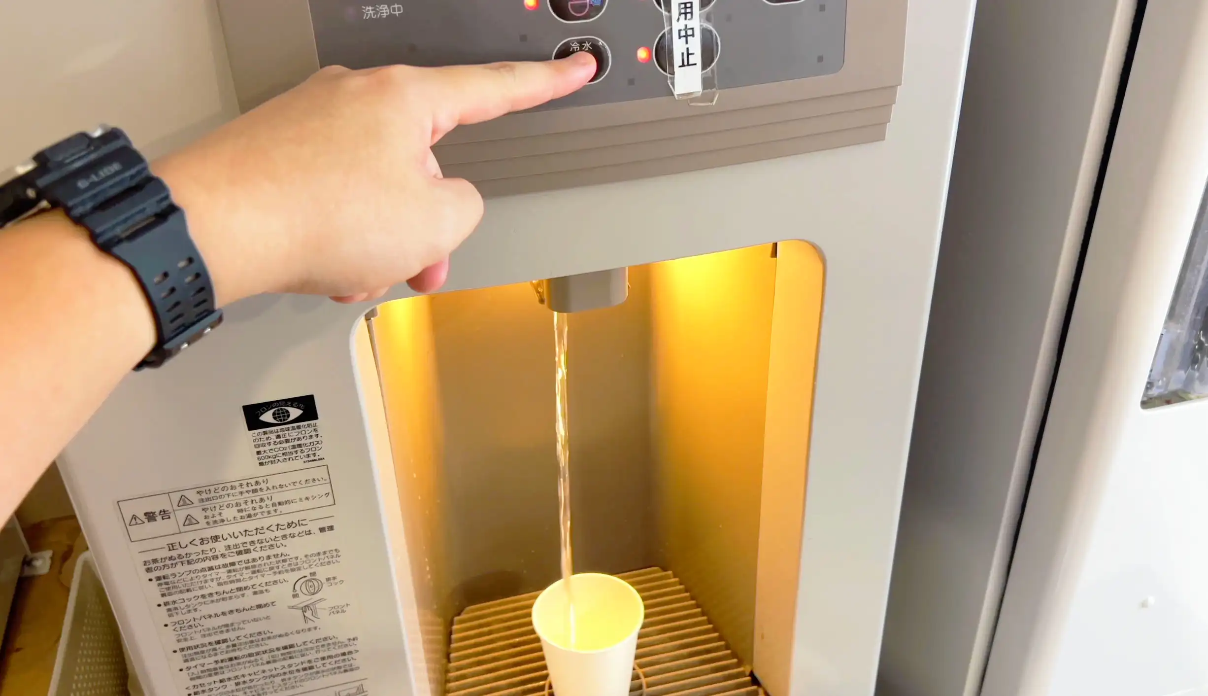 名門大洋フェリーきょうと船内の自動販売機コーナーの給水機