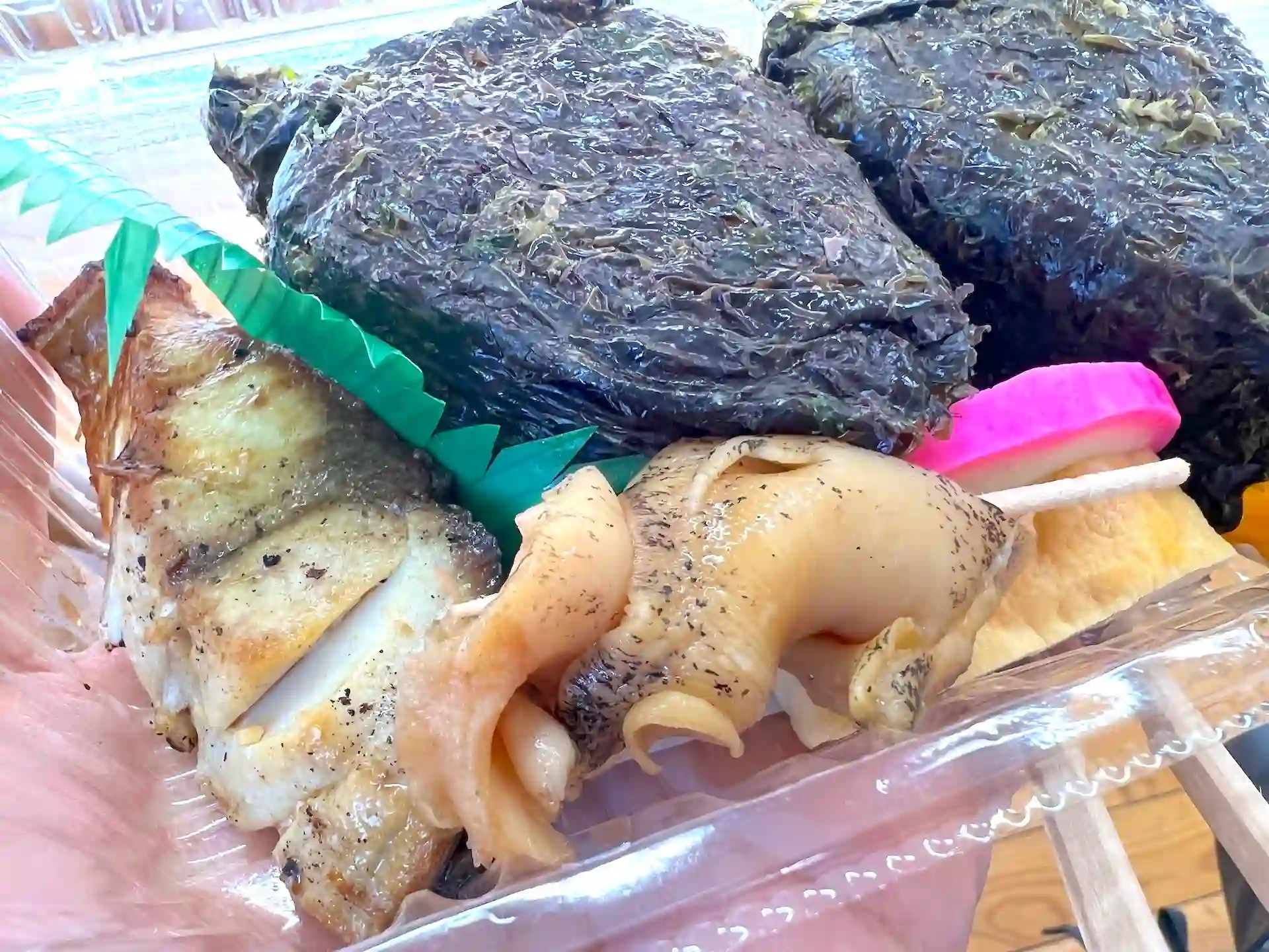 隠岐ふるさと直売所のおにぎり弁当の中身