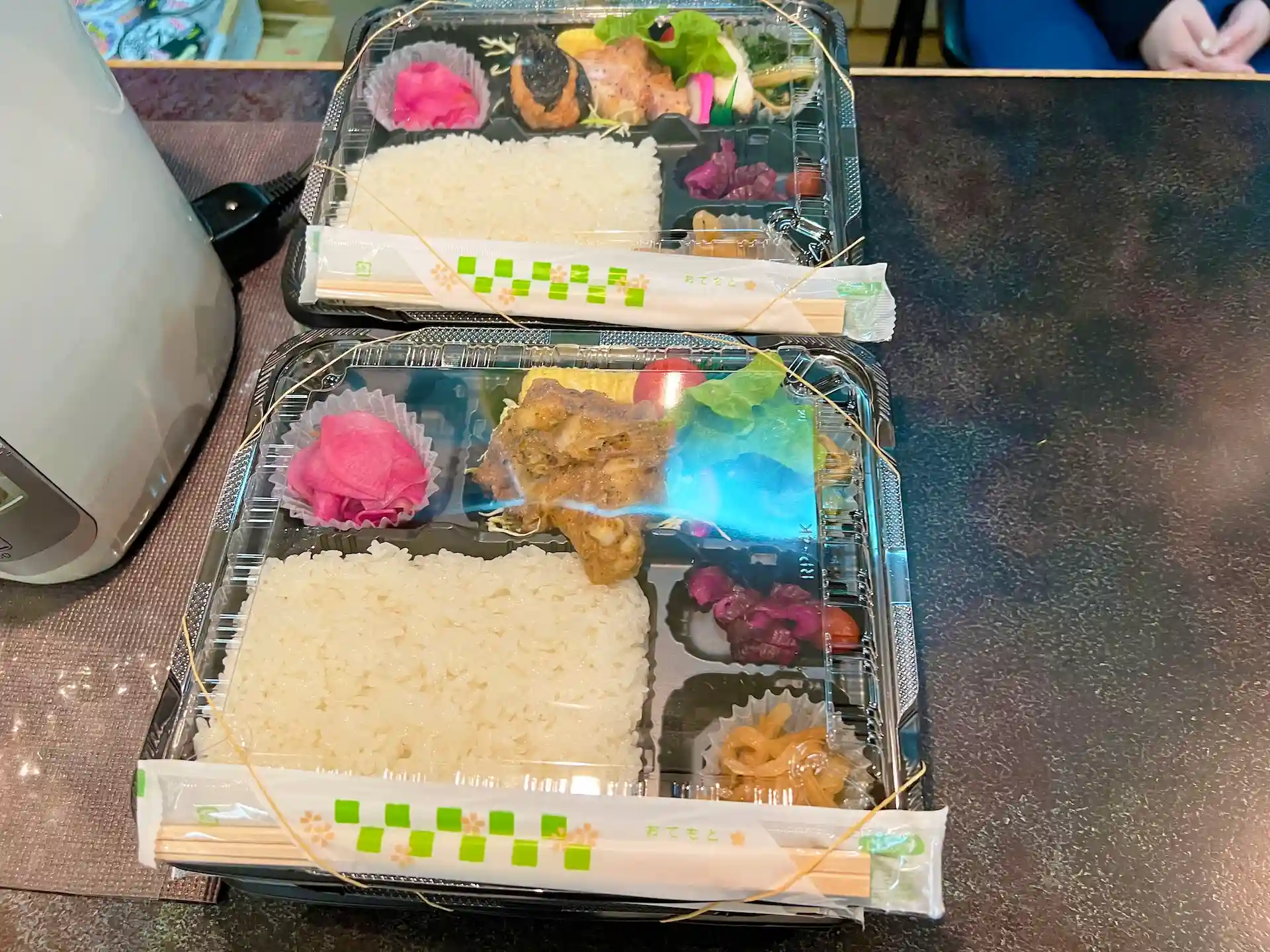 隠岐汽船渡轮国贺船内商店售卖的午餐盒(每个750日元)