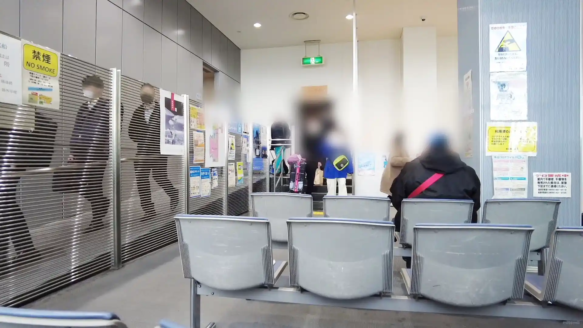 境港に降りてきた乗客たち