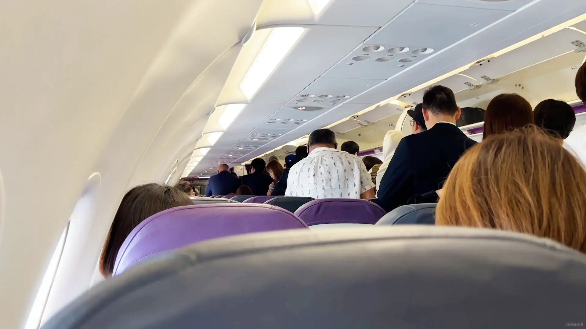 Peachの機内通路にできた長蛇の列