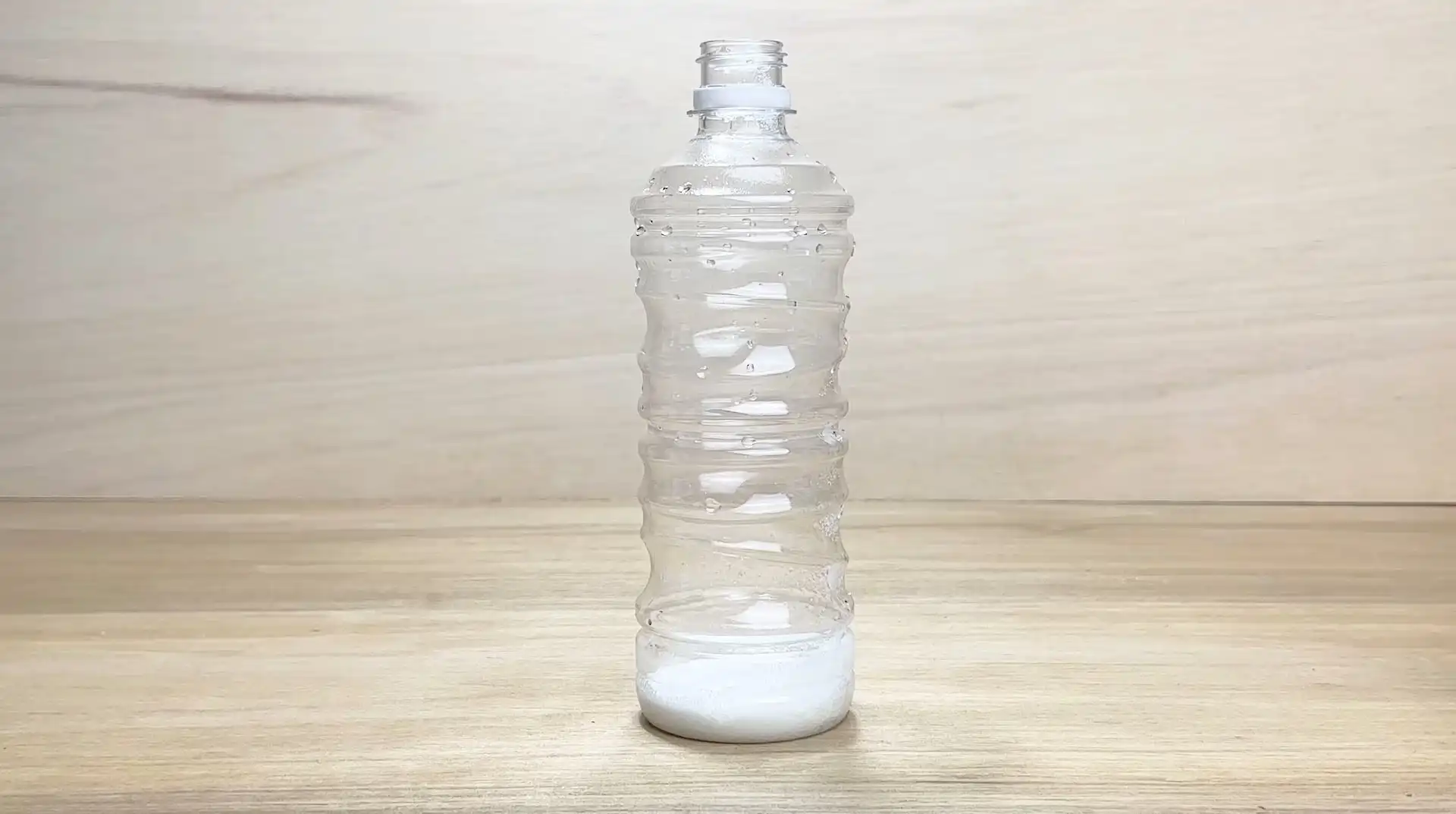 ポカリスエットの粉末をペットボトルに入れたもの