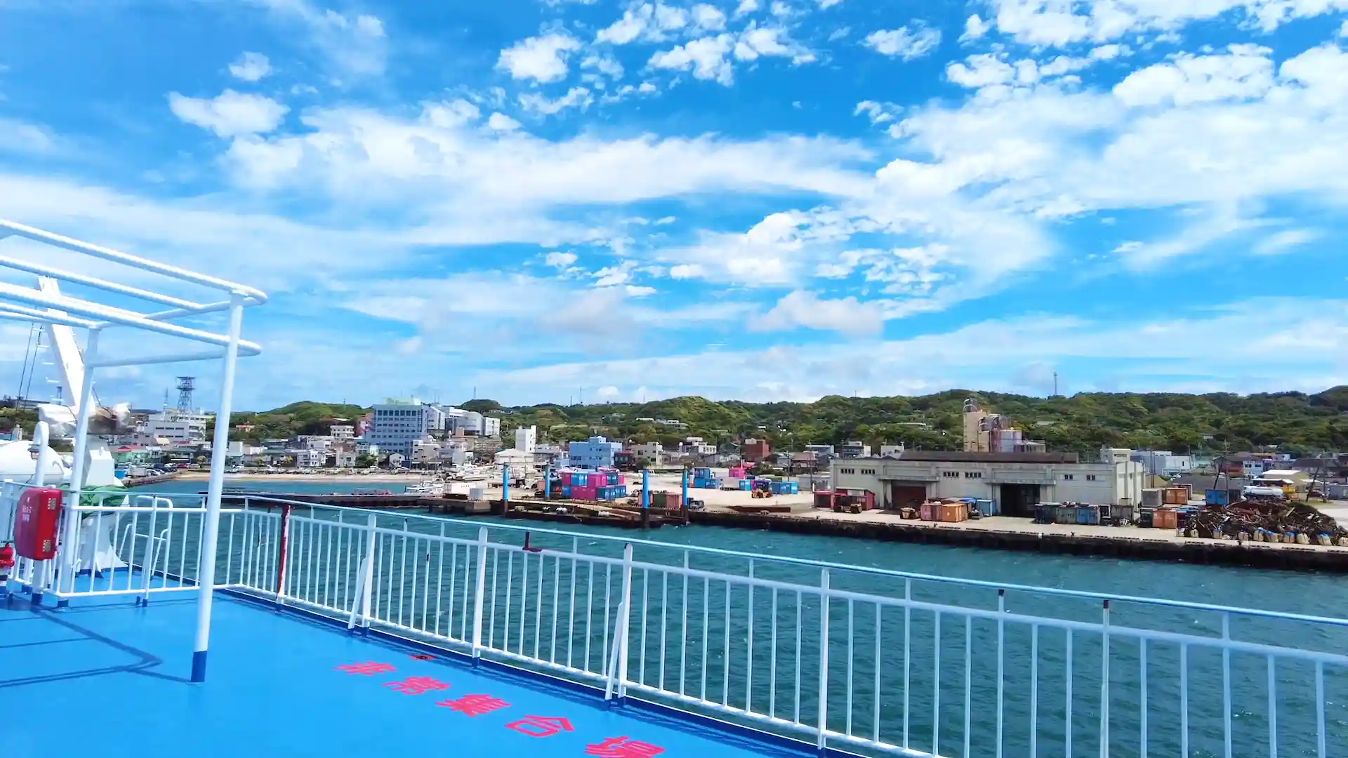 フェリー「プリンセスわかさ」のスカイデッキから見下ろした種子島・西之表港の風景