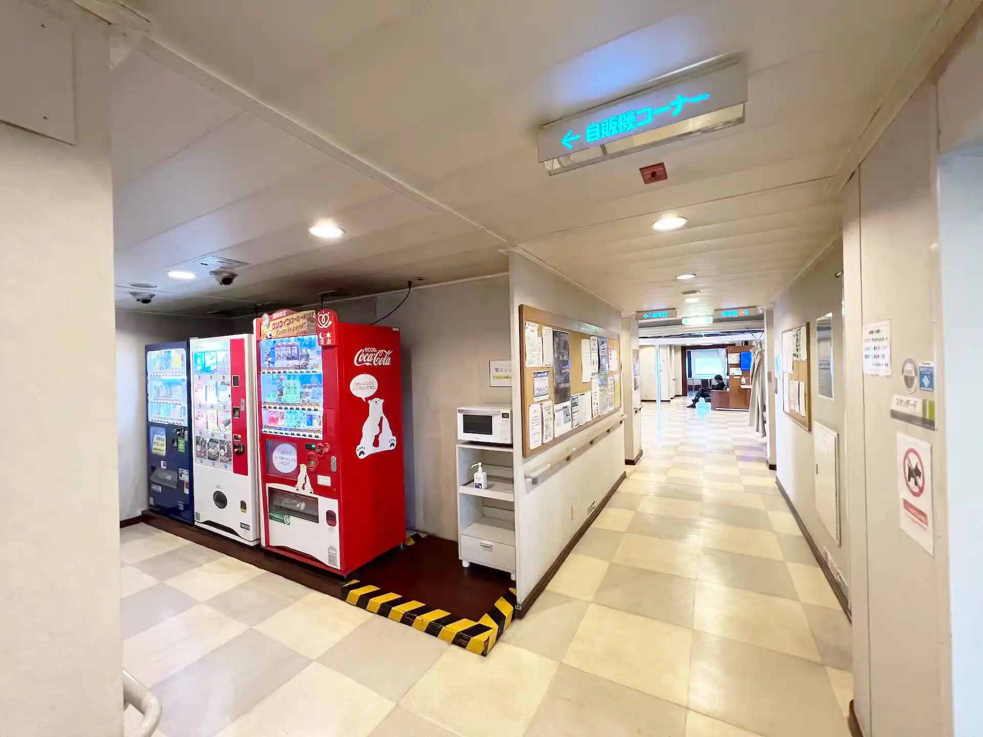 Vending Machine Corner on the Princess Wakasa of the Cosmo Line