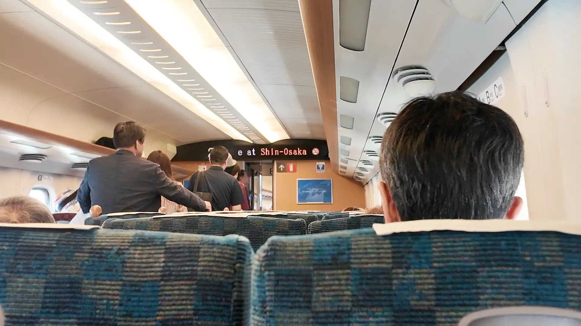 新大阪駅に停車している山陽新幹線さくら号 Icon