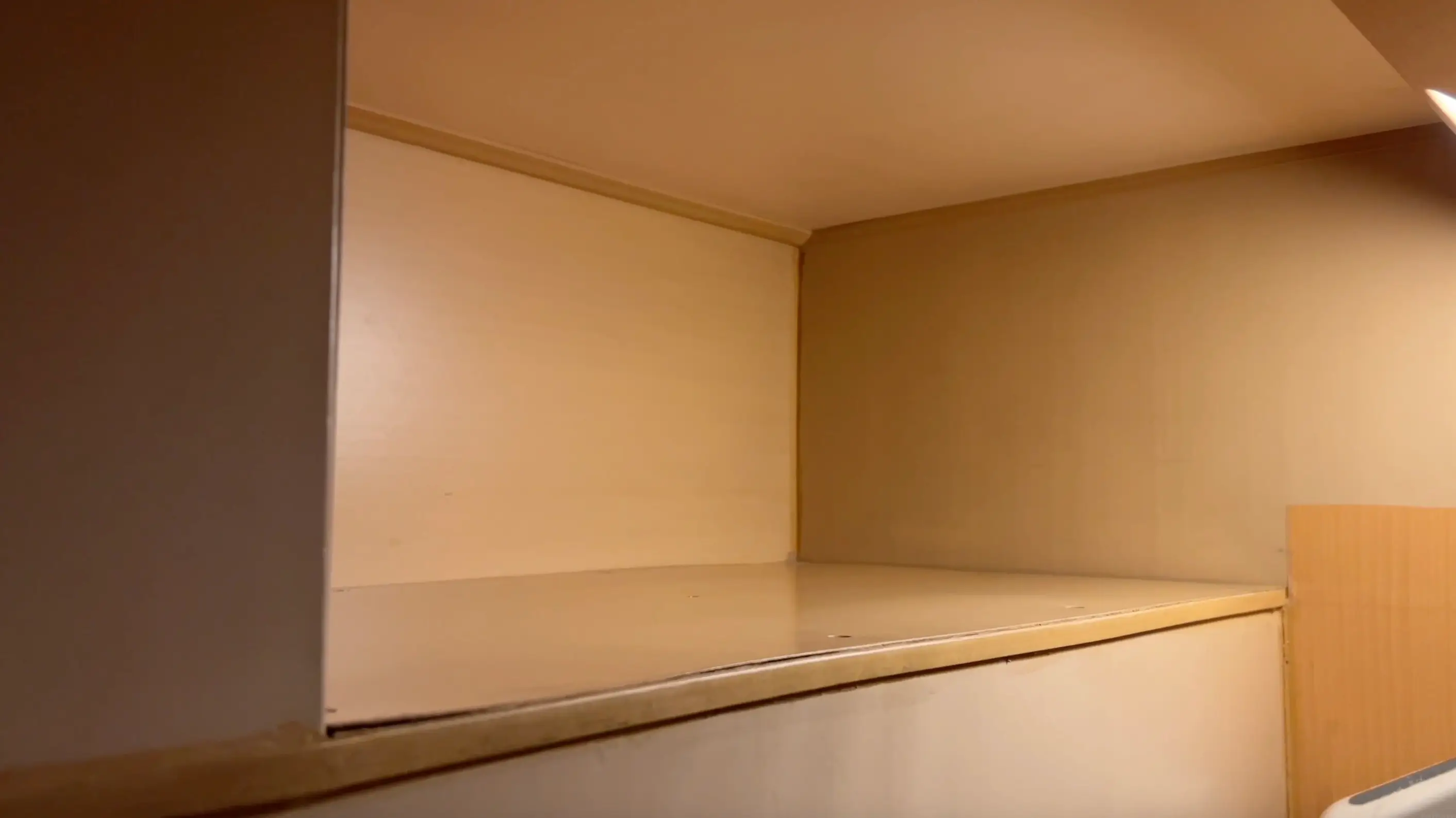 storage shelf in the B sleeper solo cabin of the sleeper express Sunrise Izumo