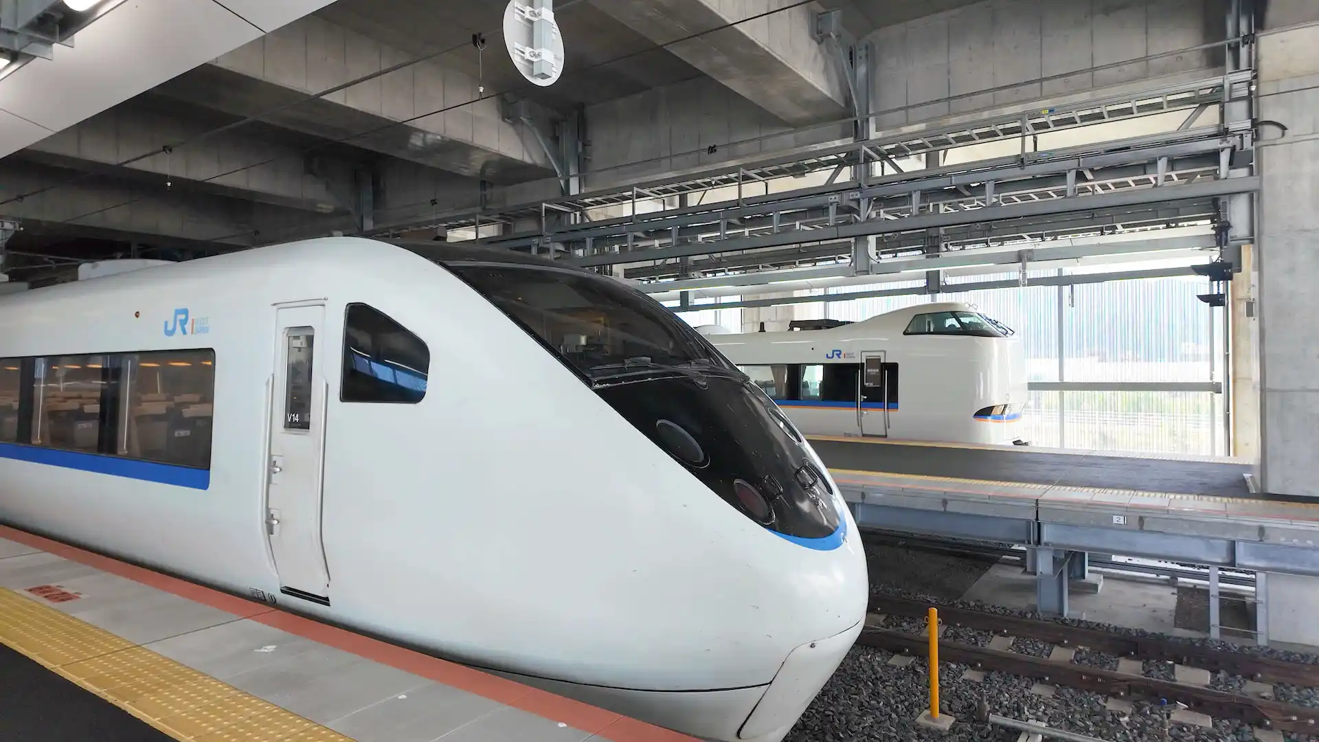 停靠於敦賀車站的雷鳥號