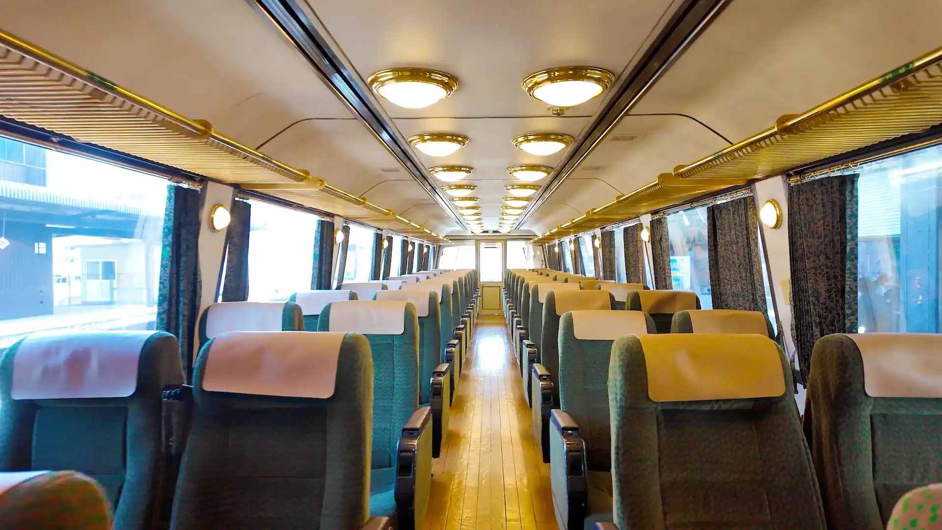特急ゆふいんの森の車内